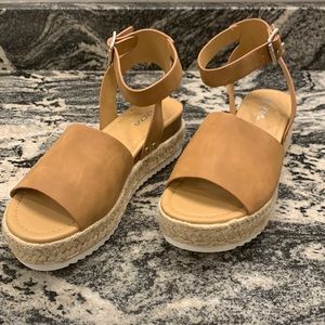 Size 8 Tan Brown SODA Flatform Sandals NEVER WORN
